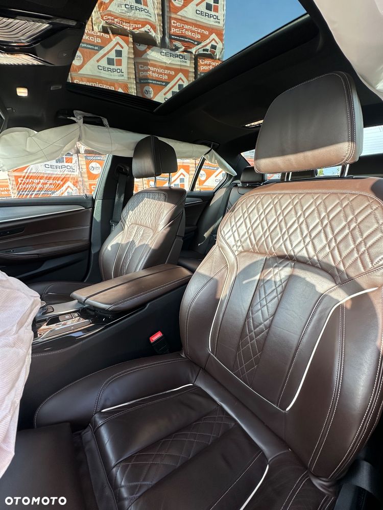 BMW Seria 5 M550i xDrive sport - 21