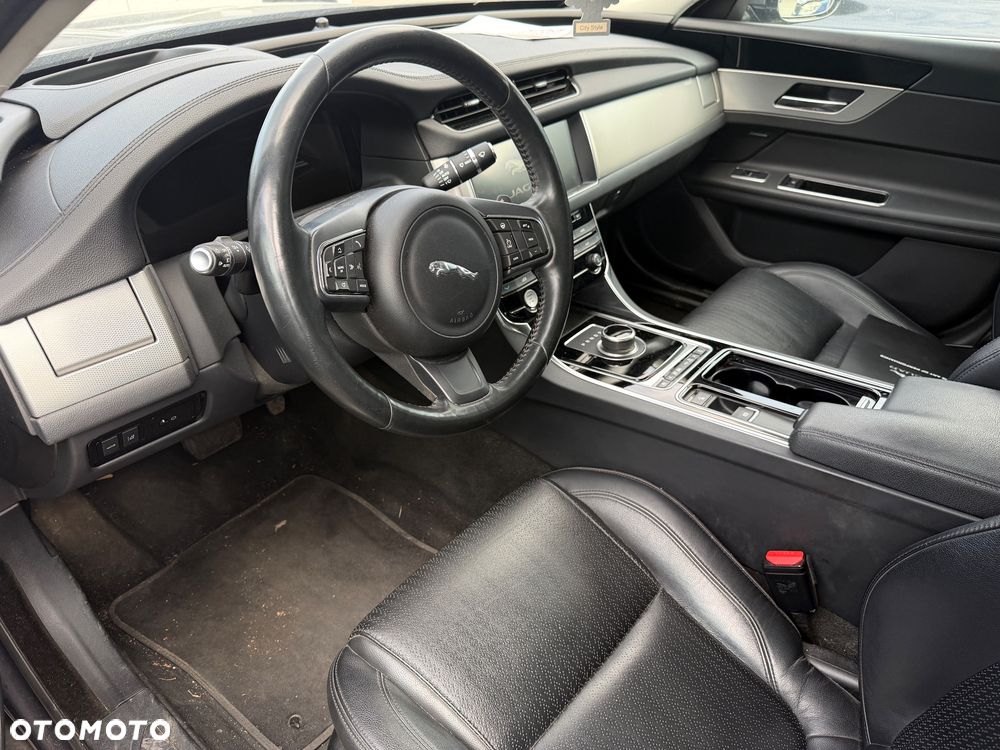 Jaguar XF 30d Prestige - 5