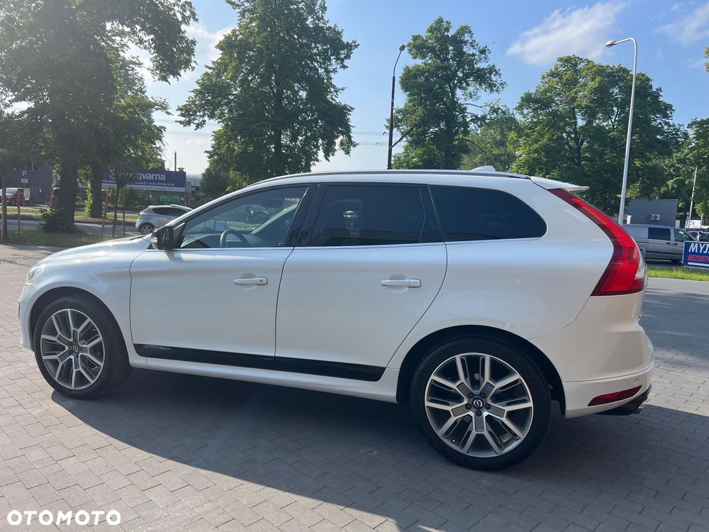 Volvo XC 60 D5 AWD R-Design Momentum - 3