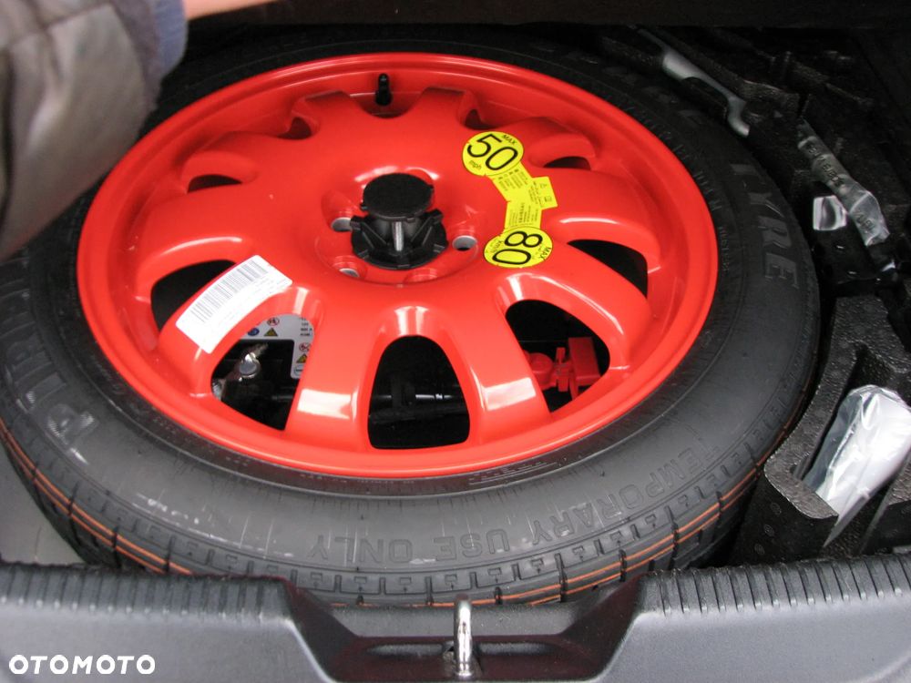 Jaguar XE D180 R-Dynamic S - 34