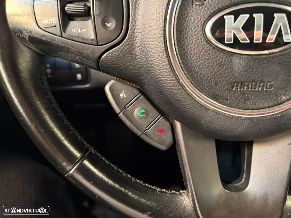 Kia Carens - 16