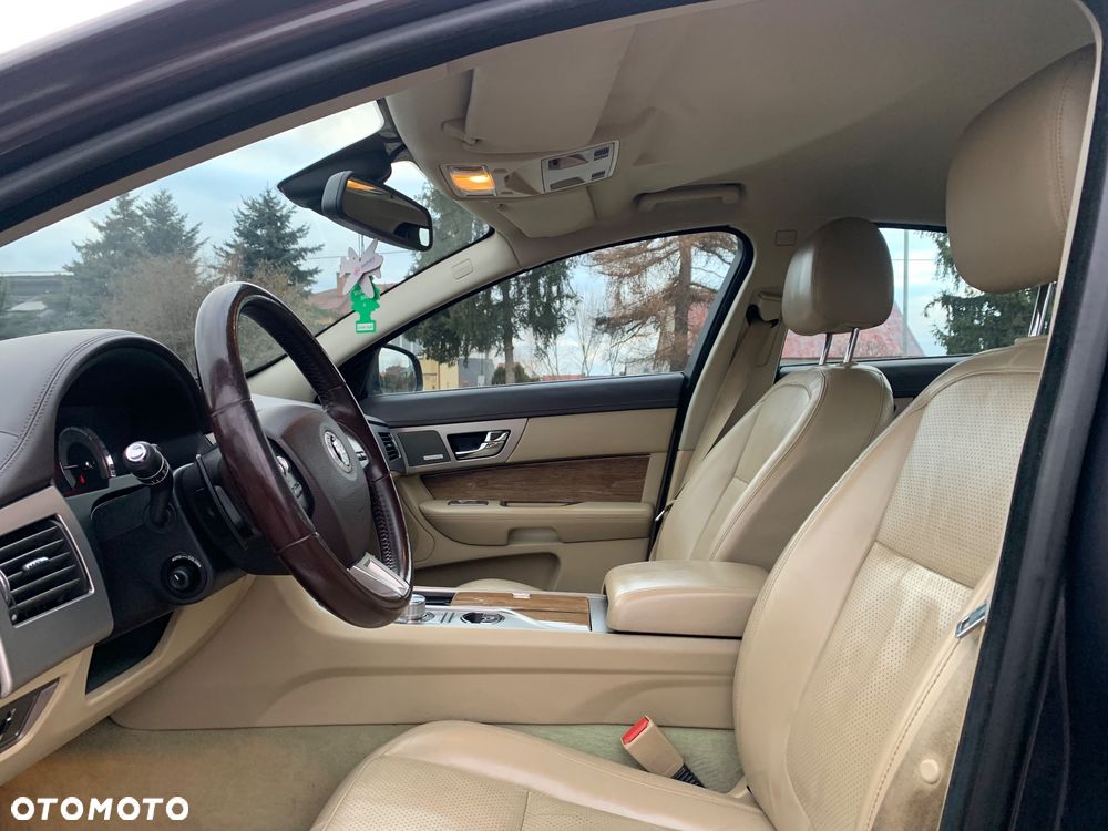 Jaguar XF 2.7 V6 Premium Luxury - 20