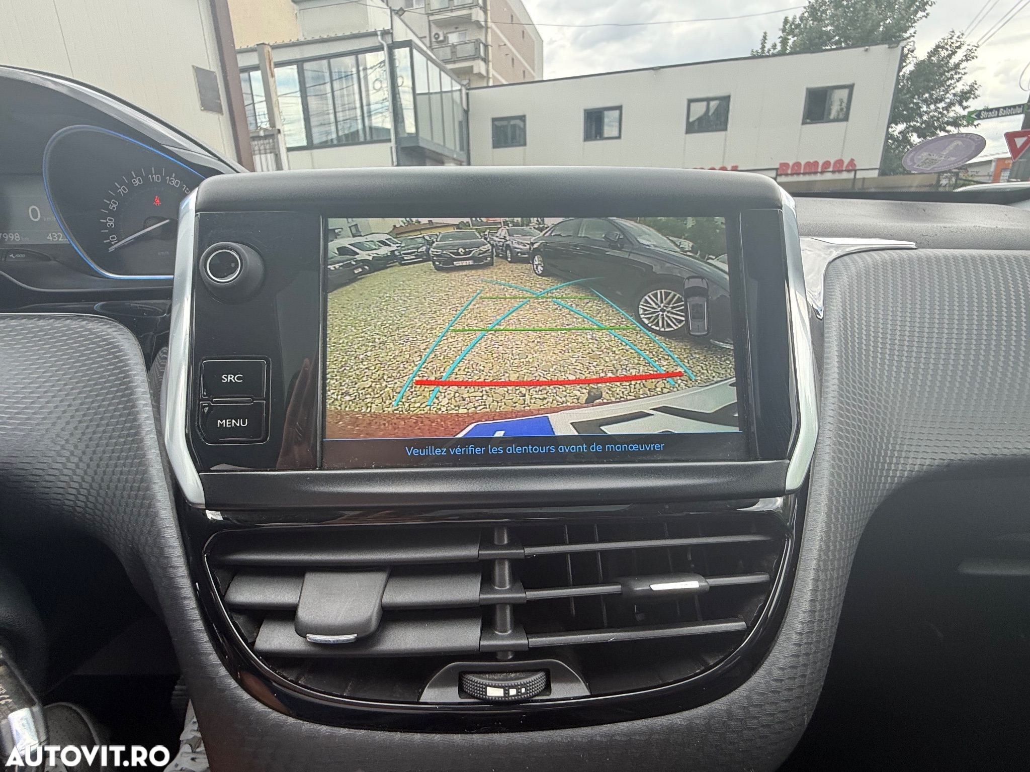 Peugeot 2008 1.2 PureTech Turbo EAT6 S&S Allure - 36