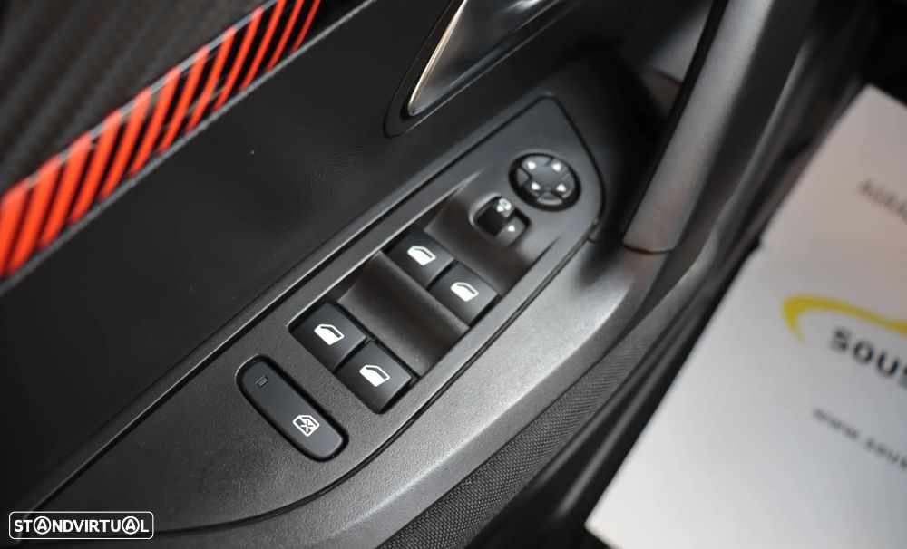 Peugeot 2008 1.2 PureTech Active EAT8 — fotografia 34