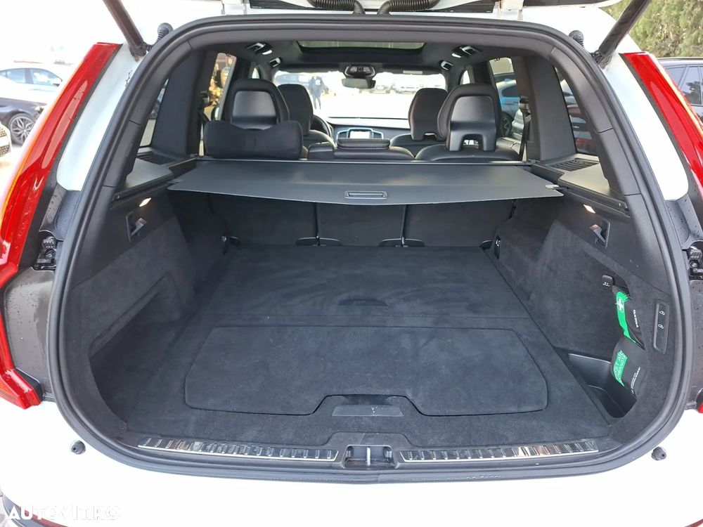 Volvo XC 90 B5 D AWD Plus Dark - 18