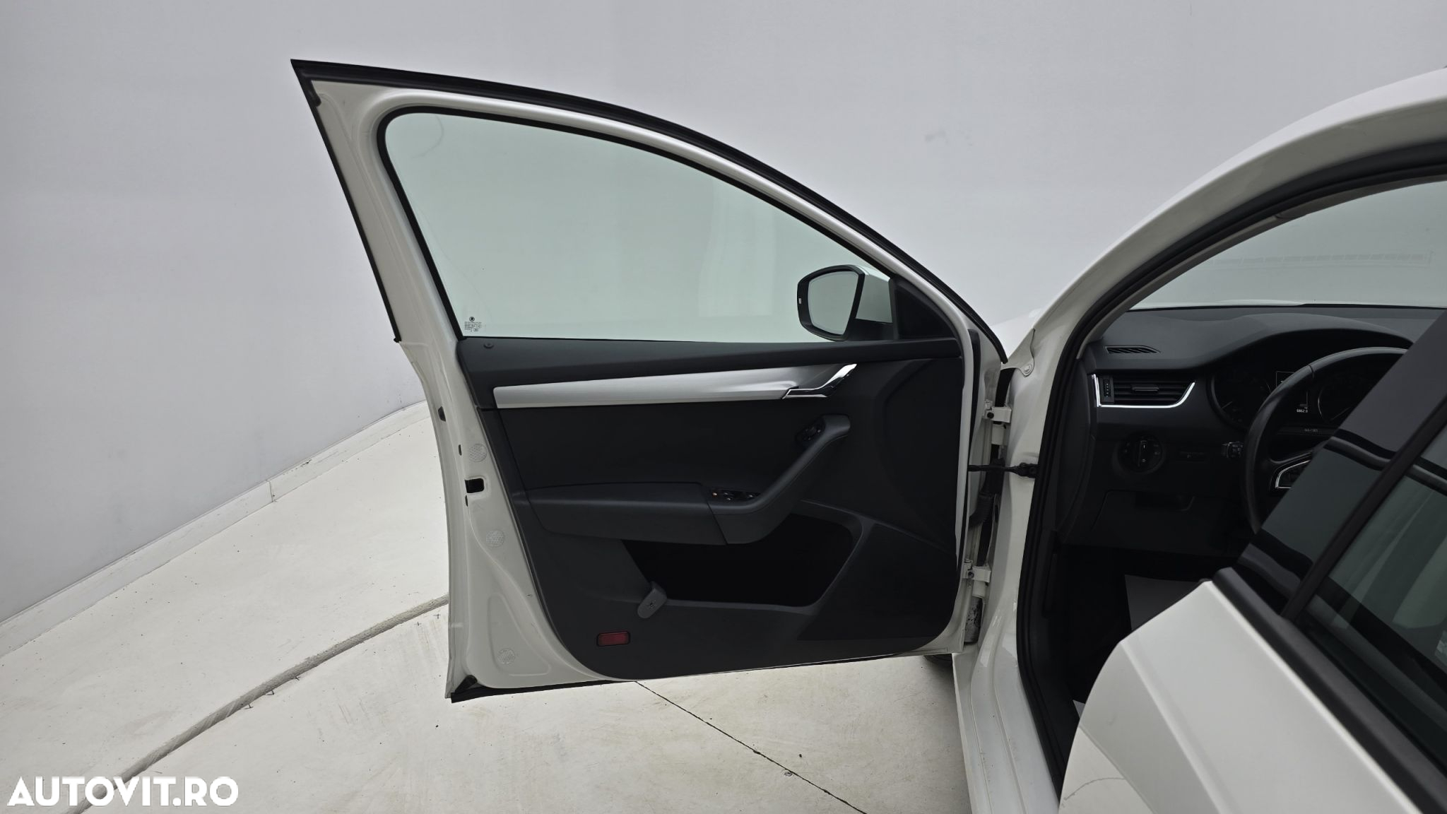 Skoda Octavia 1.6 TDI DSG Ambition - 10
