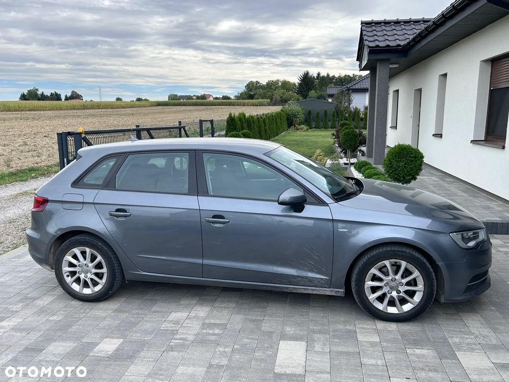 Audi A3 Sportback 1.6 TDI (clean diesel) S line Sportpaket - 2