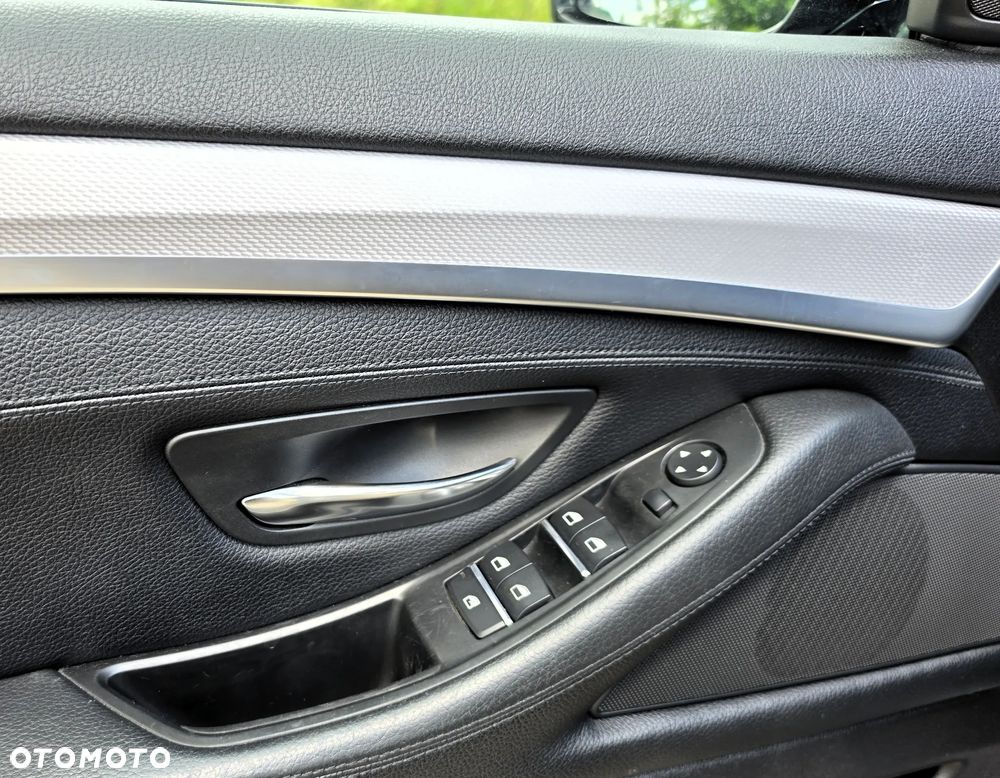 BMW Seria 5 525d xDrive - 21