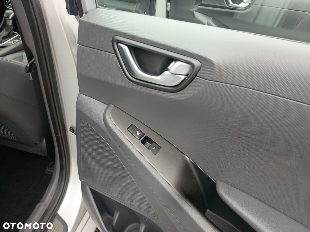 Hyundai IONIQ 1.6 GDI Premium - 22
