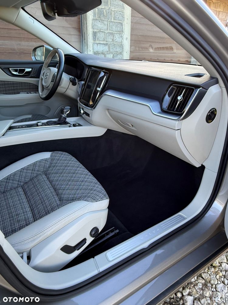 Volvo V60 D4 Momentum Pro - 10