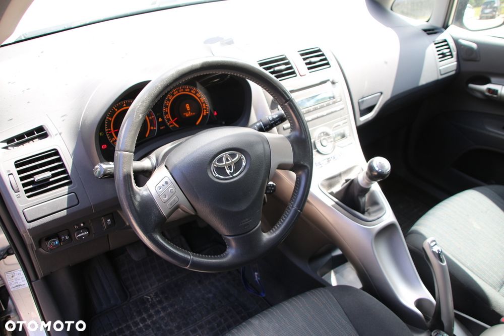 Toyota Auris 1.6 Luna - 10