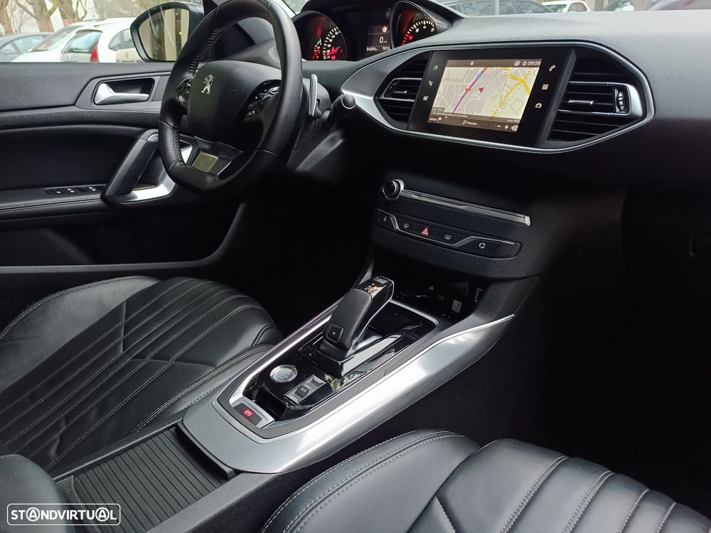 Peugeot 308 PureTech 130 EAT8 Allure - 25