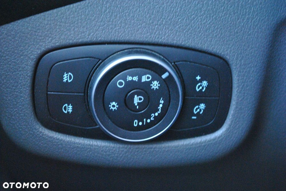 Ford Tourneo Connect Grand - 38