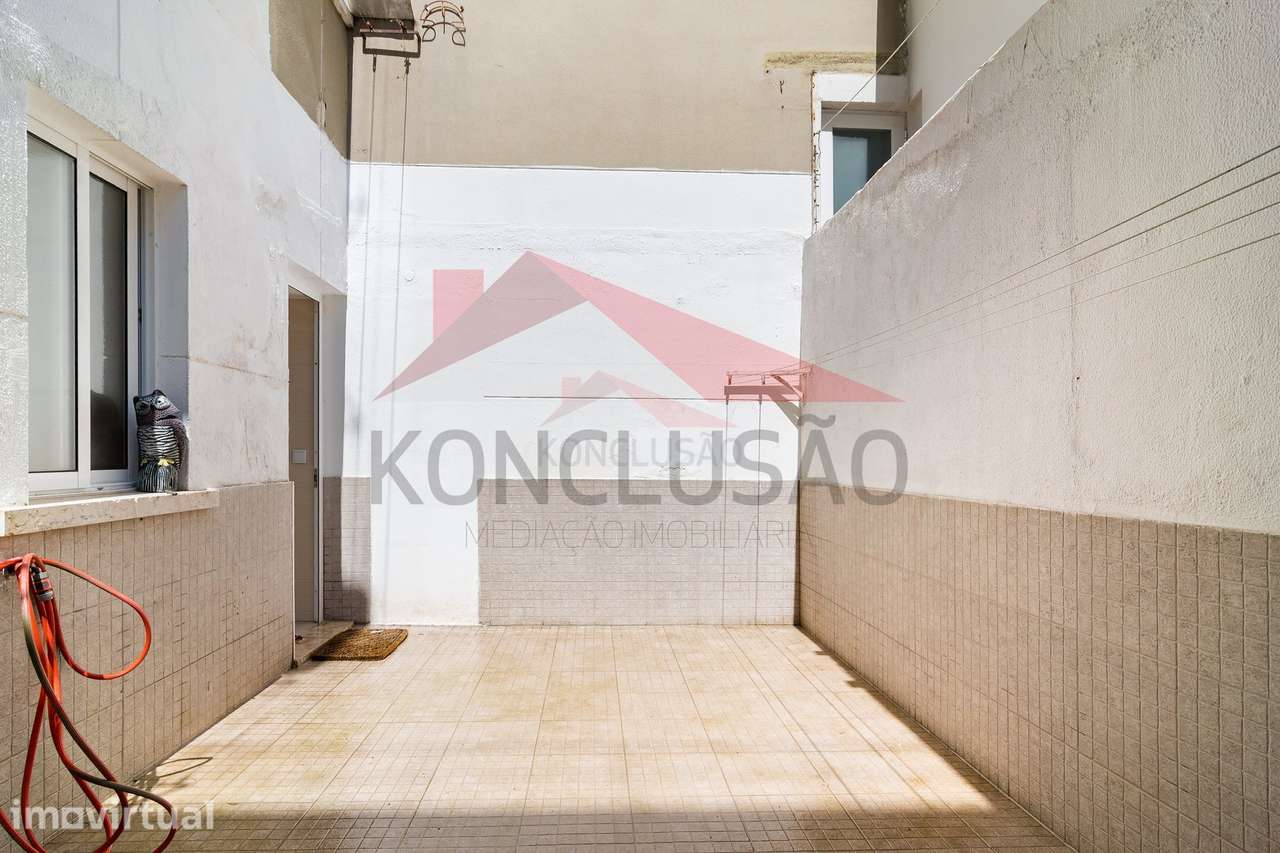 Apartamento T2 totalmente remodelado com terraço na Estrada de Benfica - Grande imagem: 3/19
