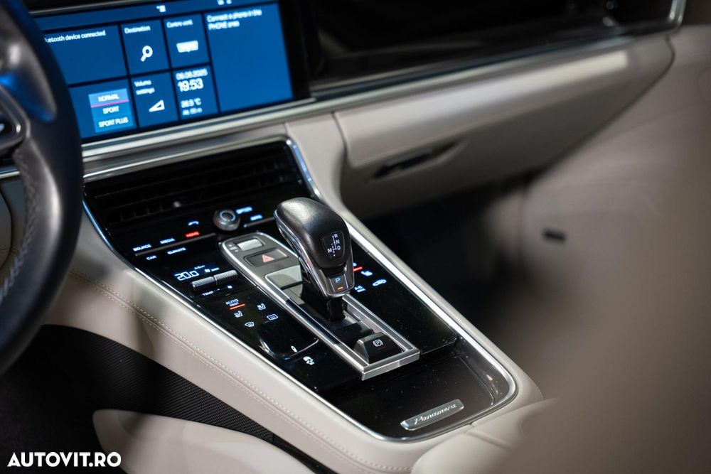 Porsche Panamera - 26