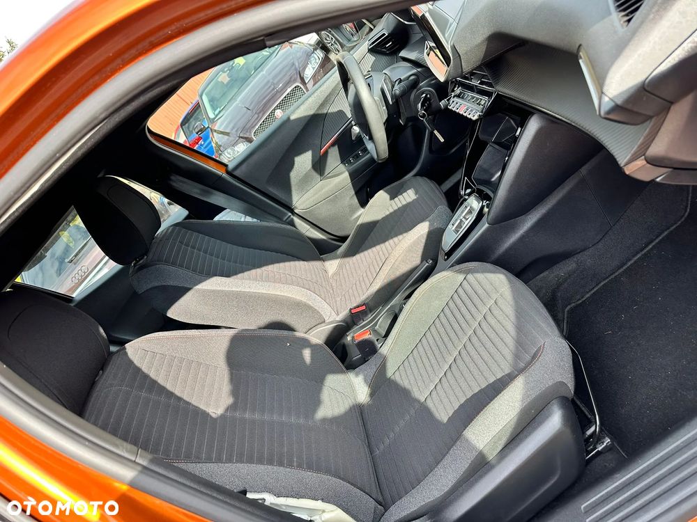 Peugeot 2008 PureTech 130 EAT8 Allure - 19