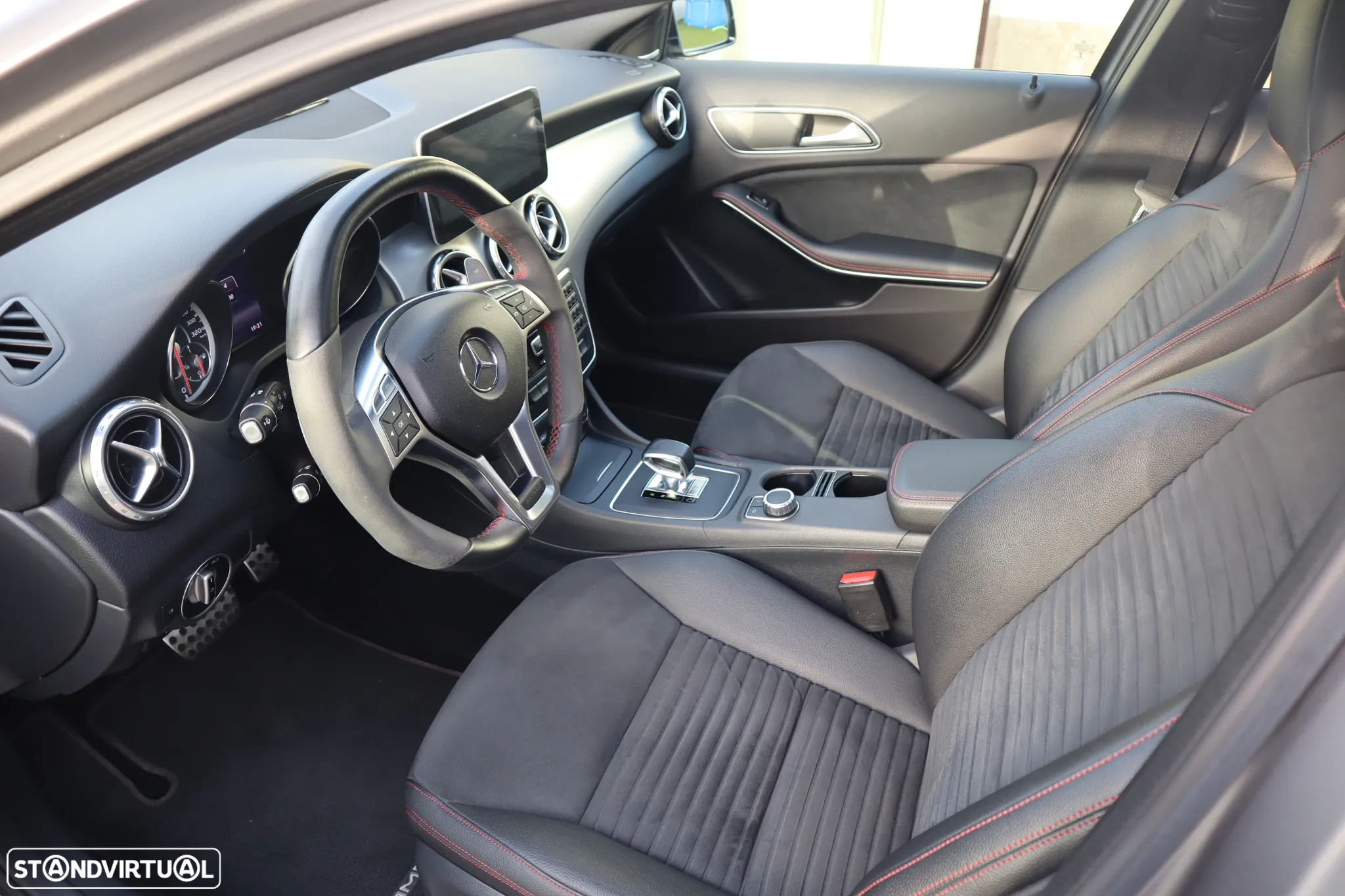 Mercedes-Benz GLA 45 AMG 4-Matic - 17
