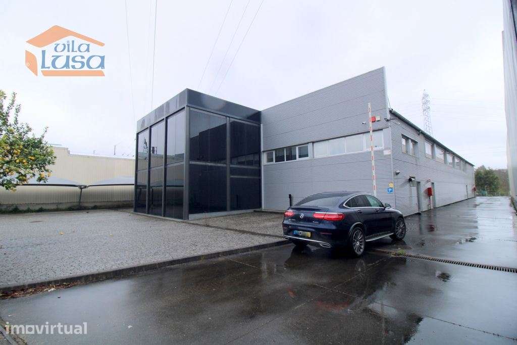 Pavilhão Industrial Moderno à Venda em São João da Madeira