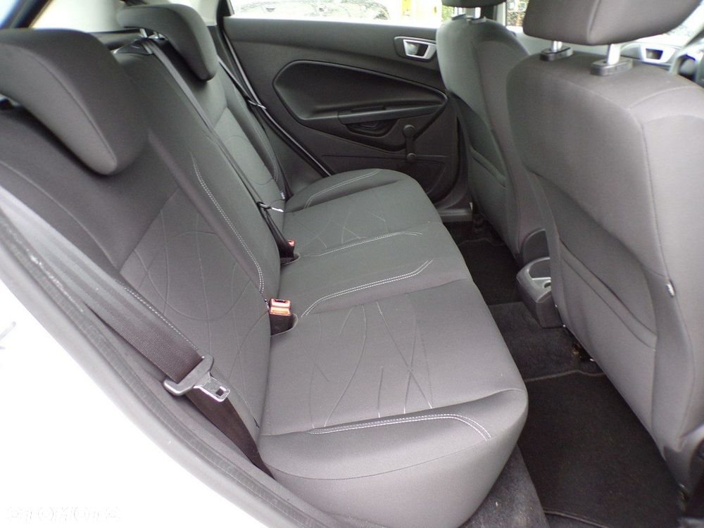 Ford Fiesta - 24