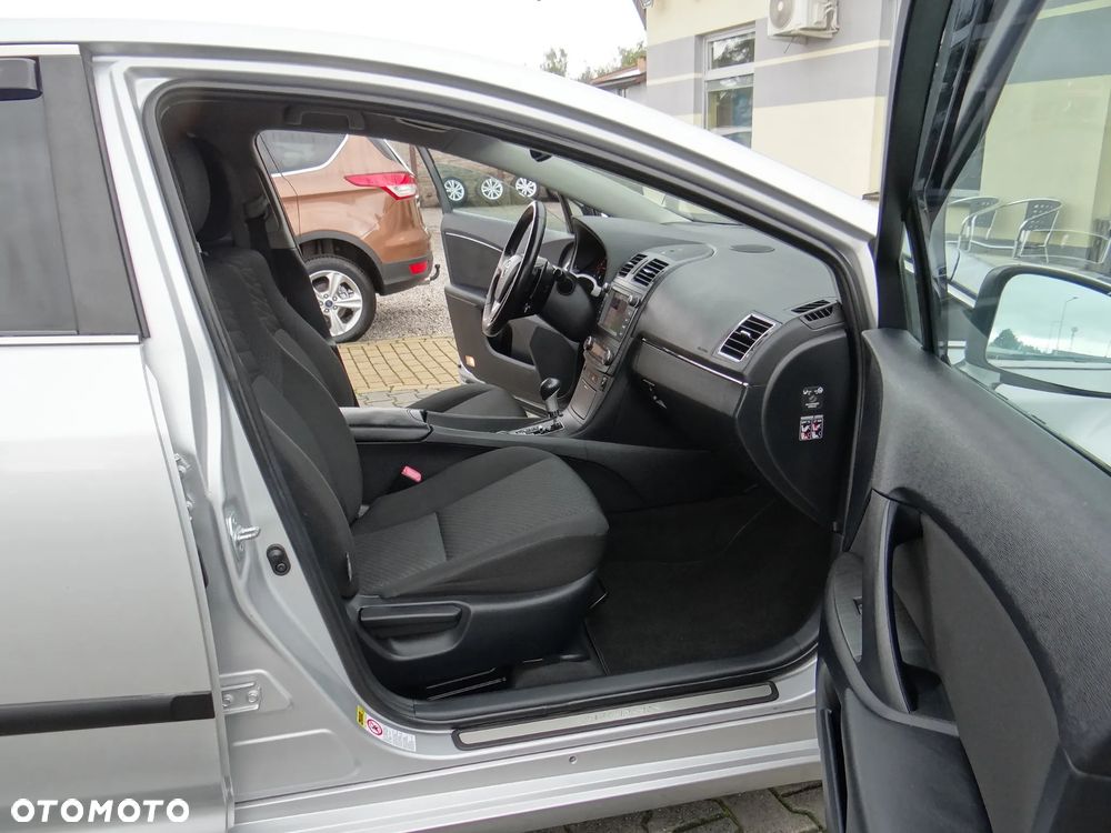 Toyota Avensis 2.0 Sol EU5 MS - 32