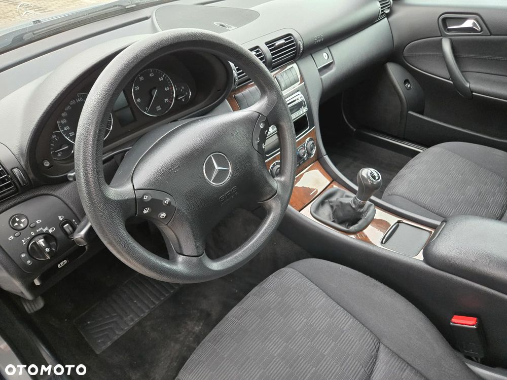 Mercedes-Benz Klasa C 180 Kompressor Classic Sport Edition - 29