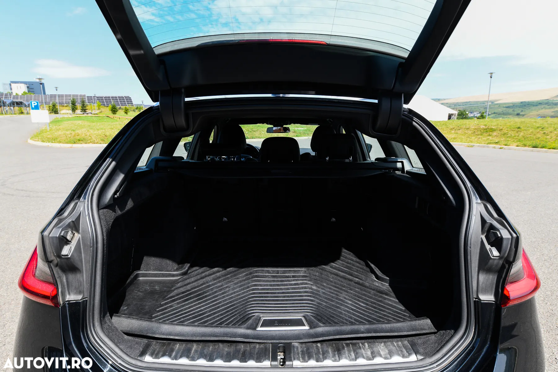 BMW Seria 3 318d Touring Aut. - 34