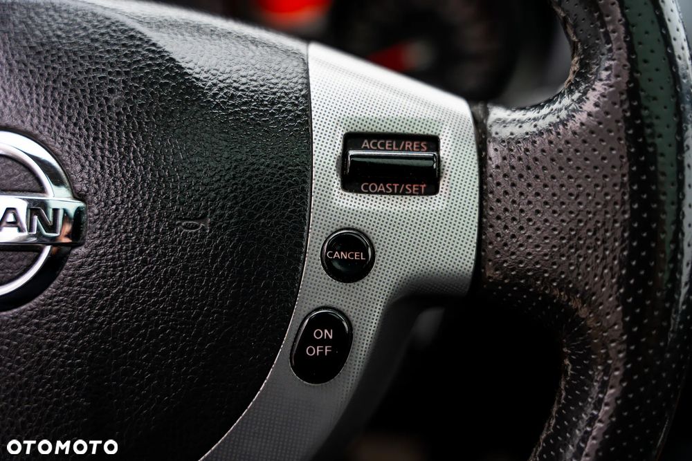 Nissan Qashqai 2.0 dCi 4 x 4 DPF tekna - 29