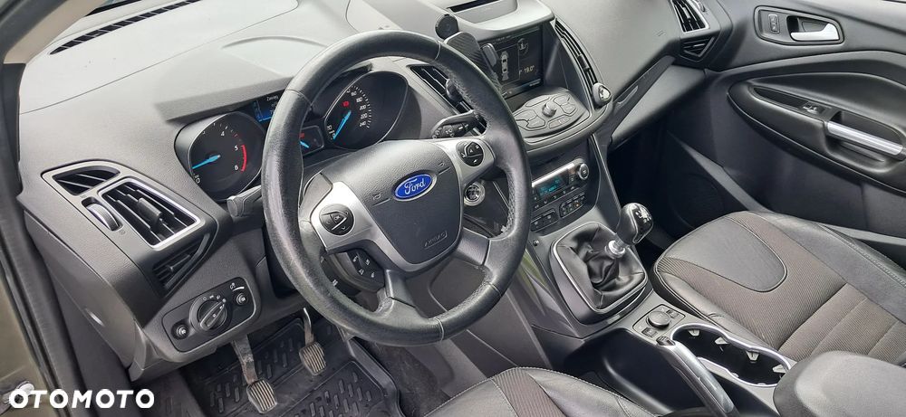 Ford Kuga 2.0 TDCi 4x4 Titanium - 14