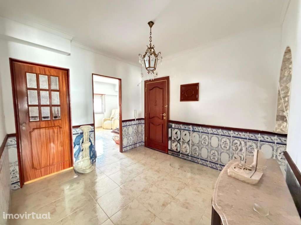 T2 com box para 2 carros e arrecadação no sótão | Casal de São Brás - Grande imagem: 5/30