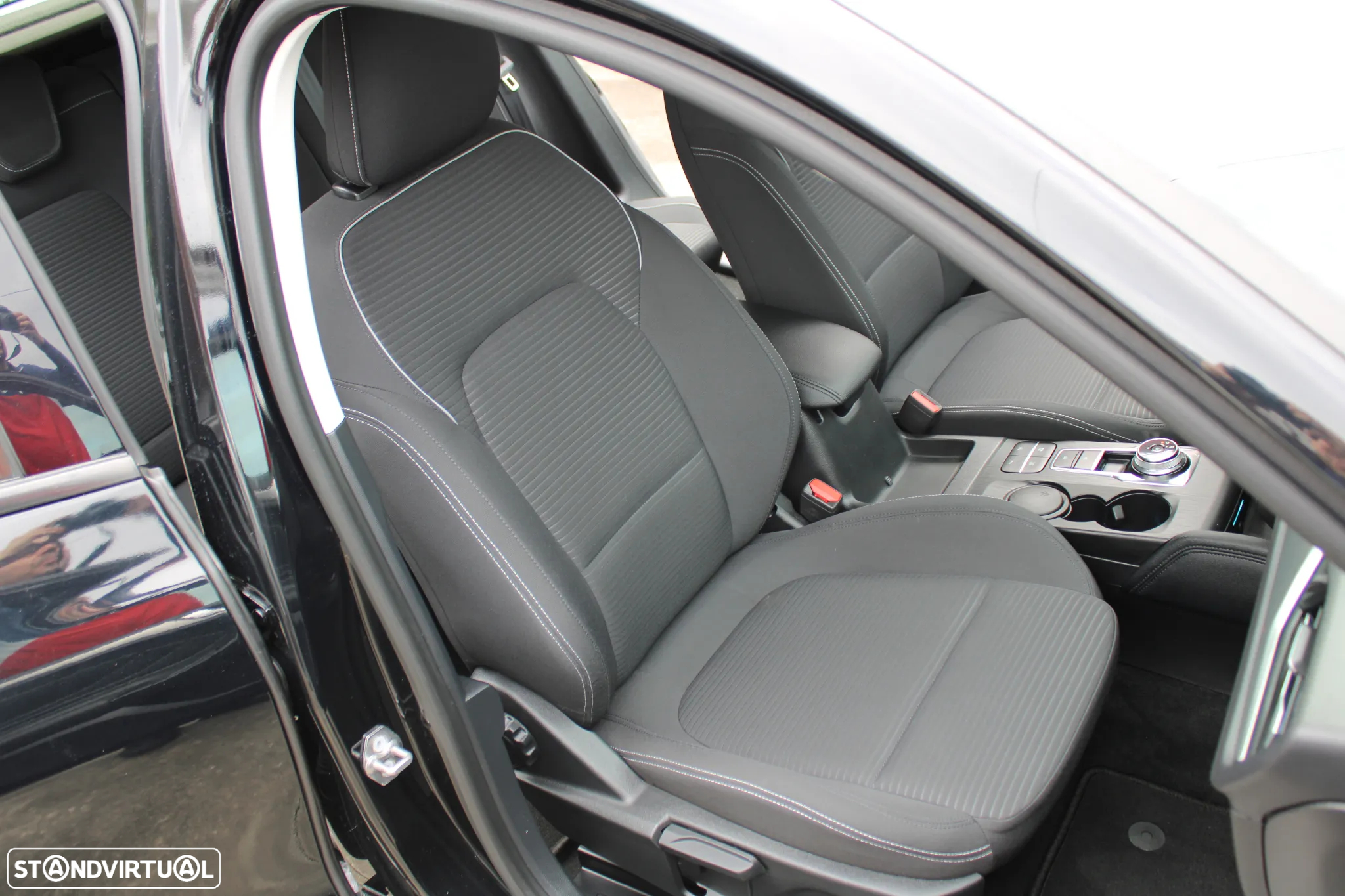 Ford Focus 1.5 TDCi EcoBlue Business Aut. - 31