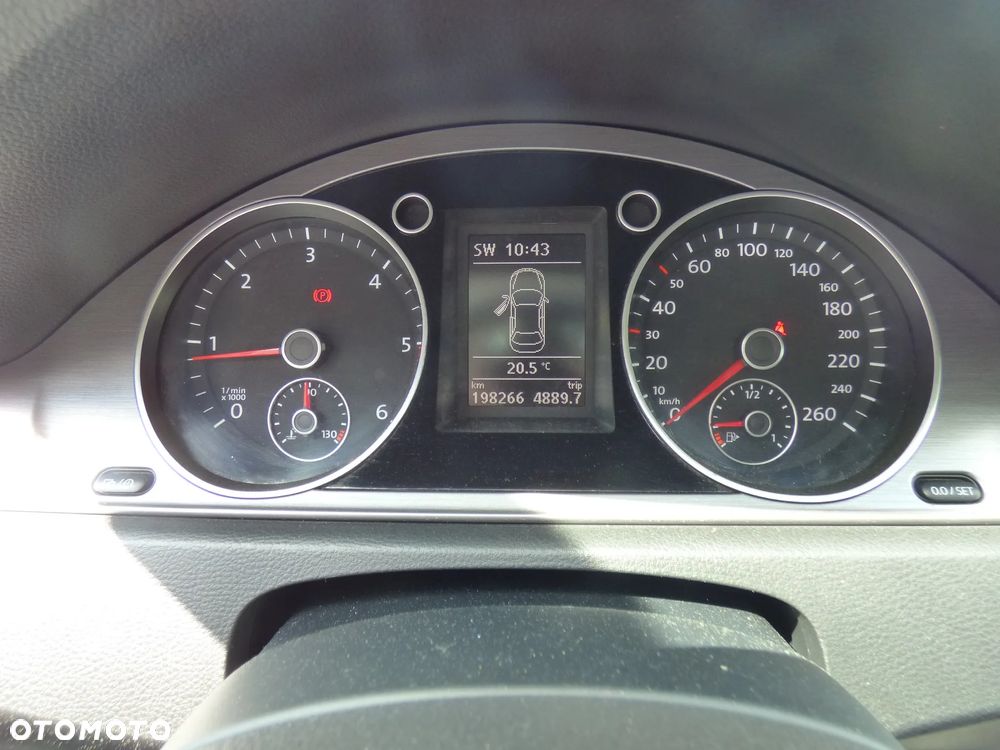 Volkswagen Passat 2.0 TDI Comfortline - 11