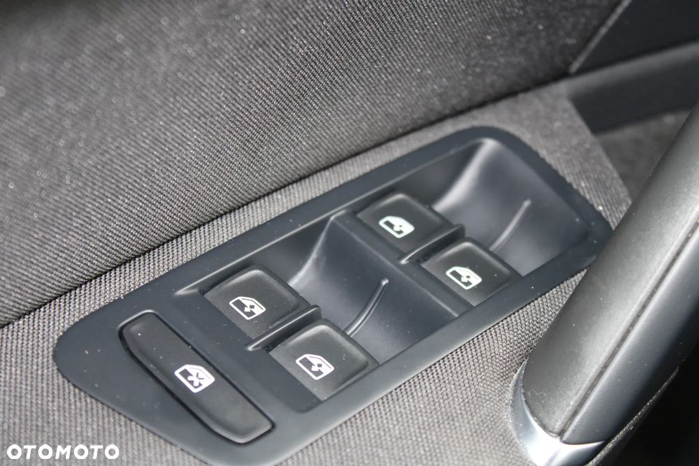 Volkswagen Golf 1.6 BlueTDI DSG Trendline - 36