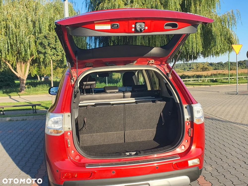 Mitsubishi Outlander 2.2 DID Instyle Navi 4WD - 11