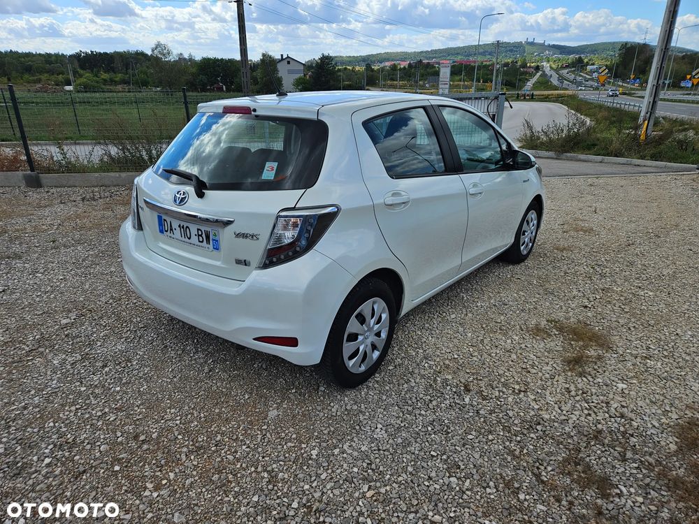 Toyota Yaris Hybrid 100 Sol - 4
