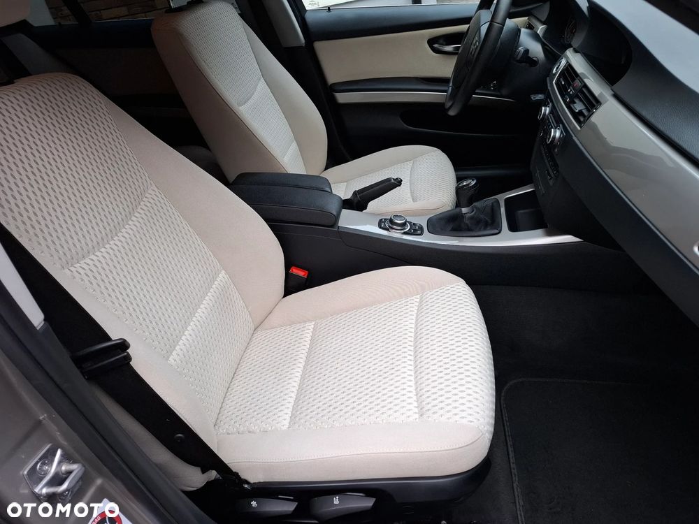 BMW Seria 3 318d DPF Edition Exclusive - 14