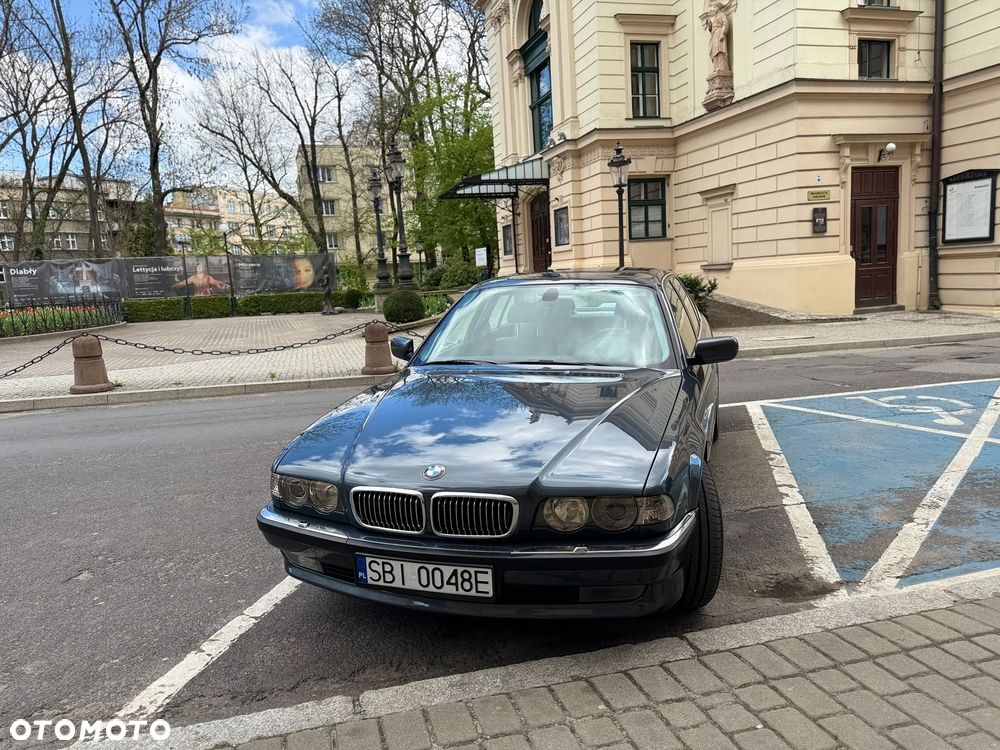 BMW Seria 7 740i - 26