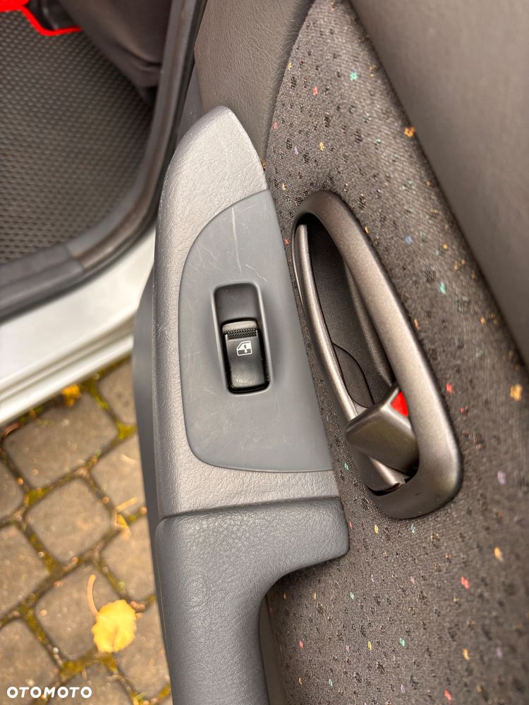 Hyundai Elantra 1.6 GLS - 18