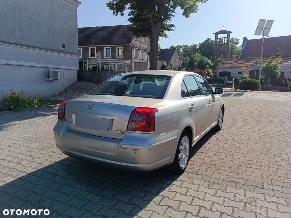 Toyota Avensis 2.2 D-4D Prestige - 2