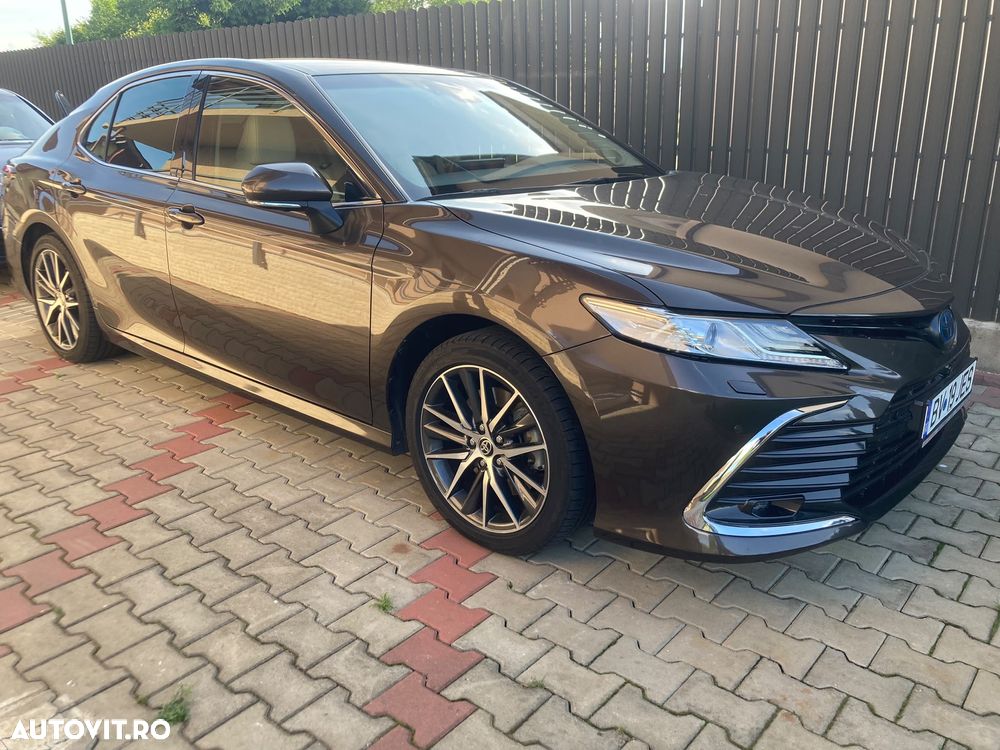 Toyota Camry Luxury - 4