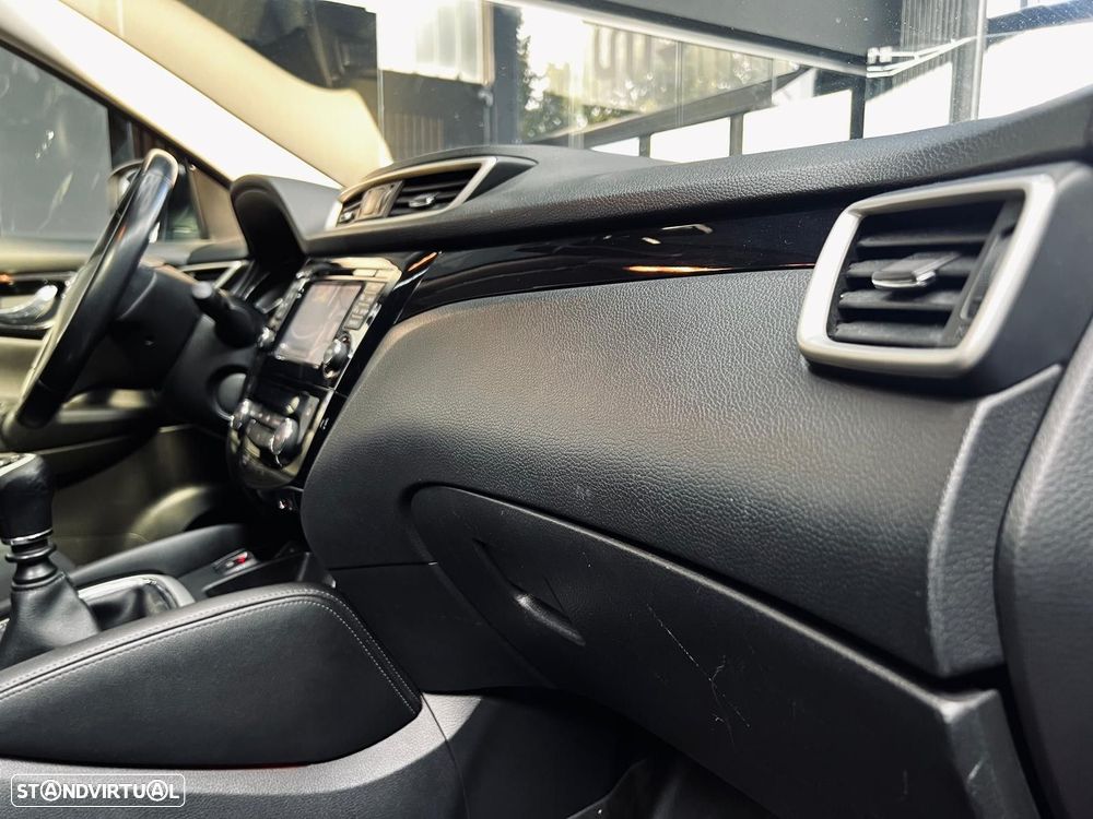 Nissan Qashqai 1.5 dCi N-Connecta 18 - 36