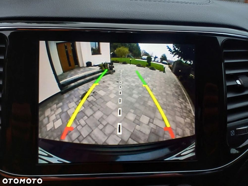 Jeep Grand Cherokee - 19