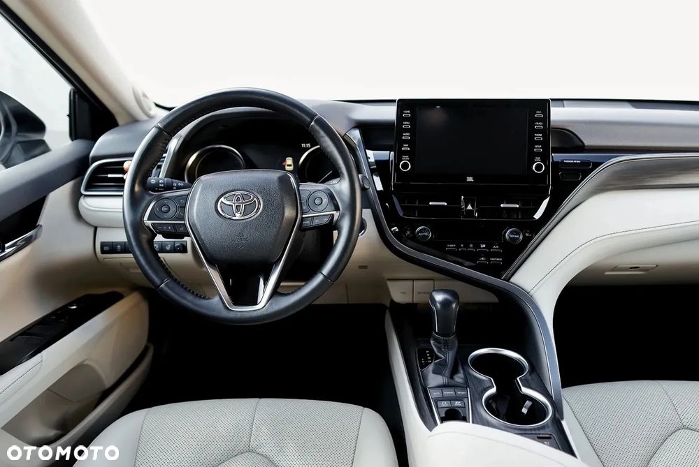 Toyota Camry 2.5 Hybrid Executive CVT - 8