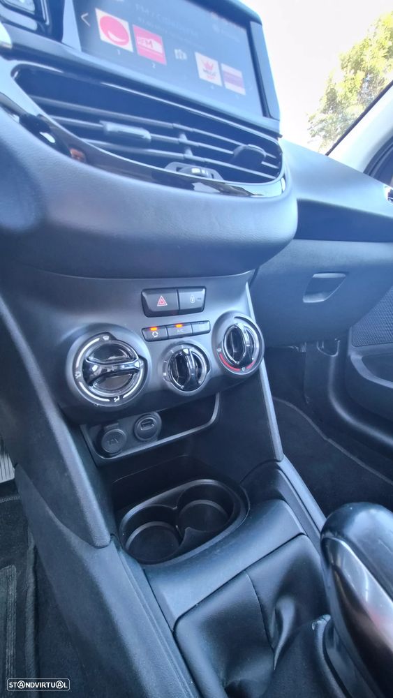Peugeot 208 1.2 PureTech Signature - 21