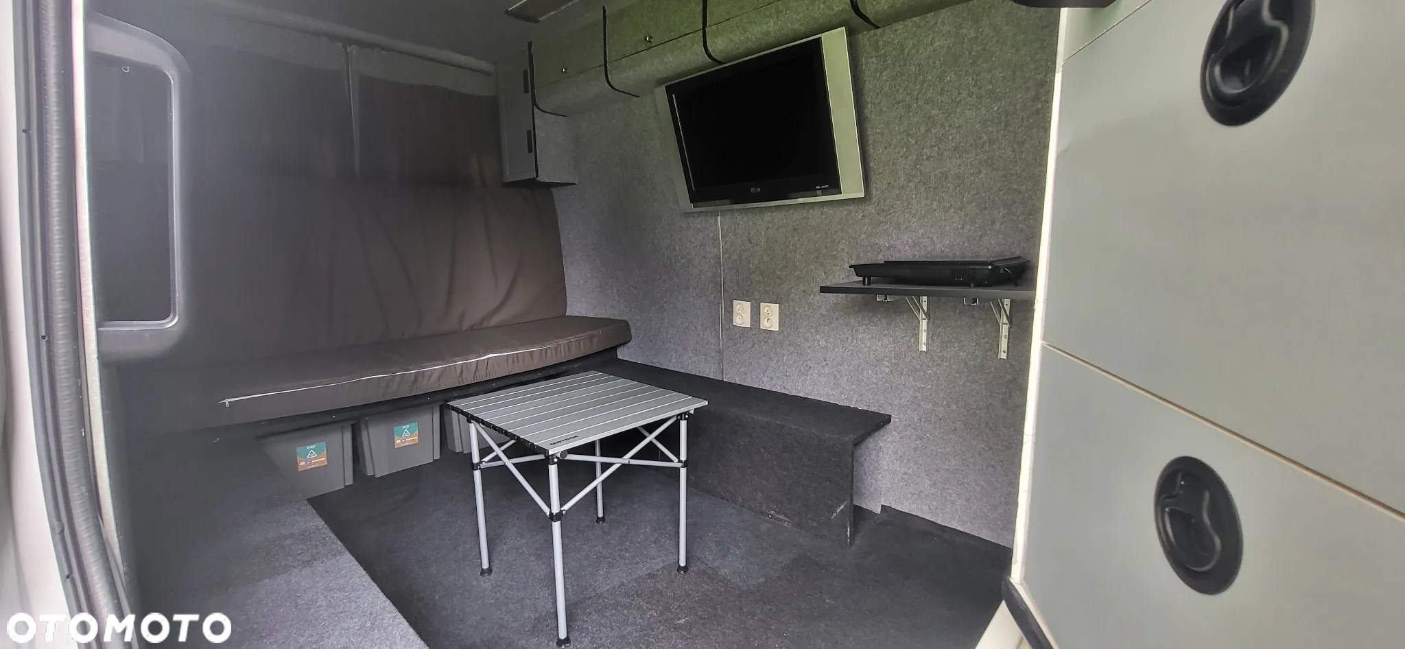 Mercedes-Benz Sprinter - 2
