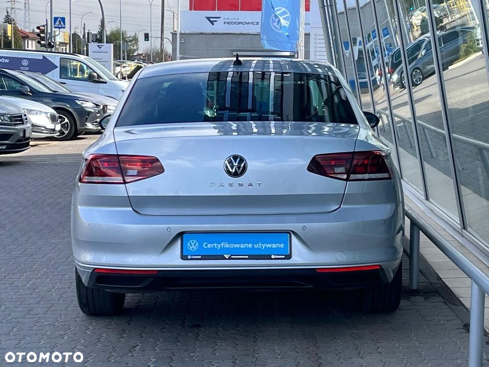 Volkswagen Passat - 12