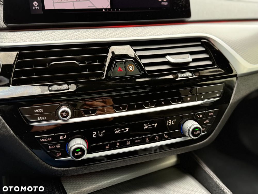 BMW Seria 5 530i xDrive M Sport Edition - 13