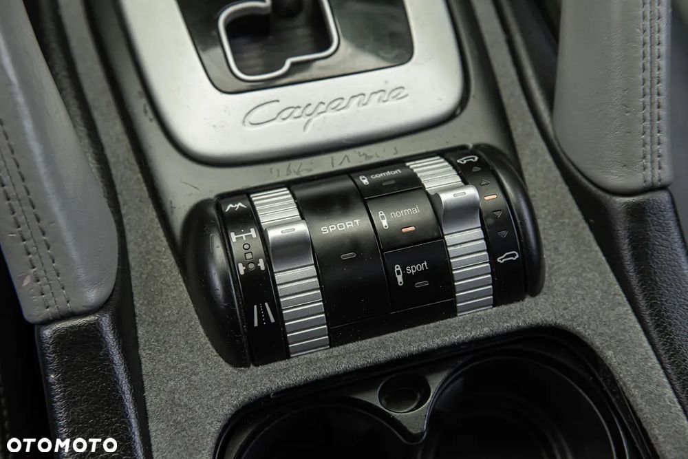 Porsche Cayenne - 23