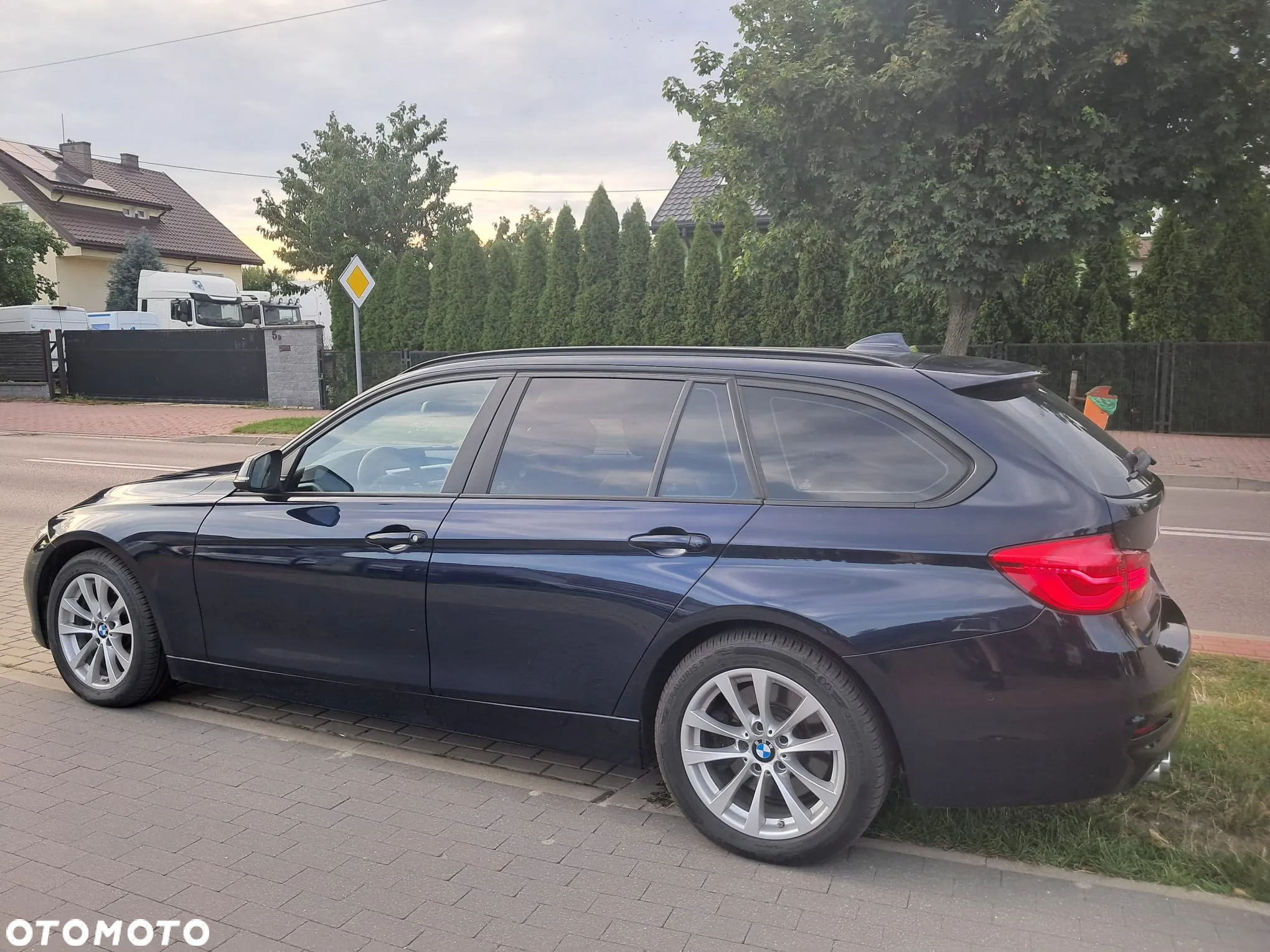 BMW Seria 3 330d M Sport - 3