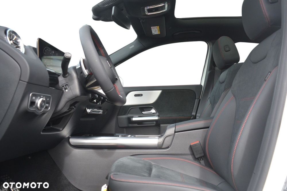 Mercedes-Benz GLA - 8