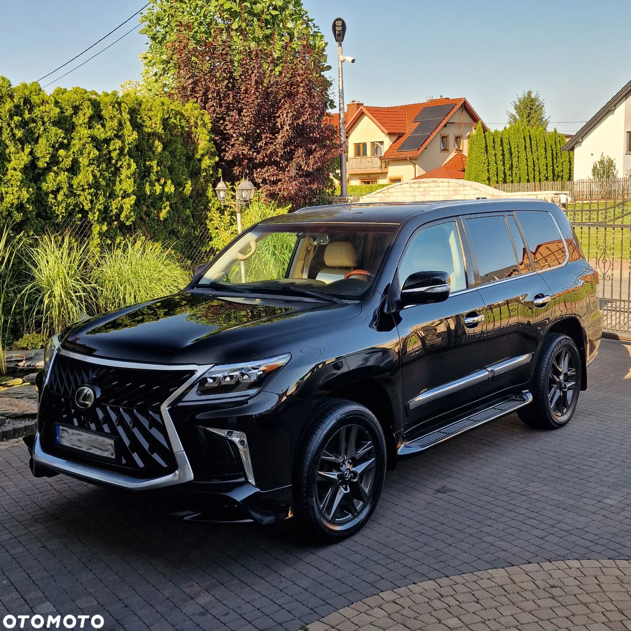 Lexus LX 570 - 1
